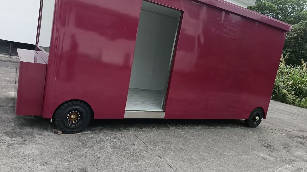 全新不锈钢车身房车 设施齐全