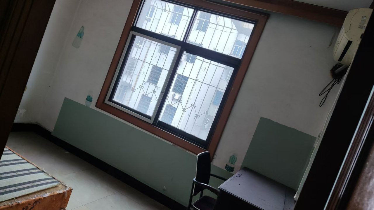 步行街附近三室出租