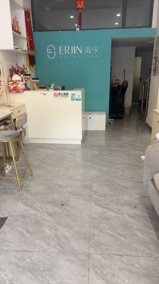 登岸小学旁美容店转让 客源稳