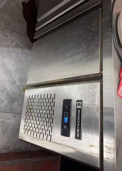 两台冰箱 六00元 自提