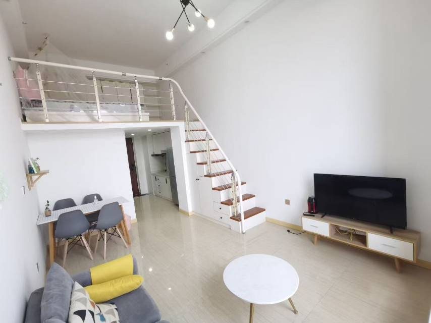四季花城Loft公寓 家电齐全