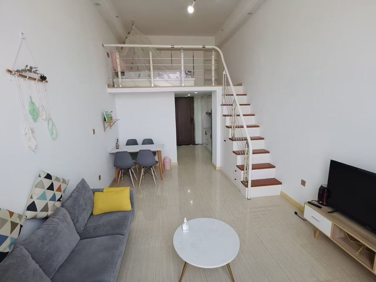四季花城Loft公寓 家电齐全