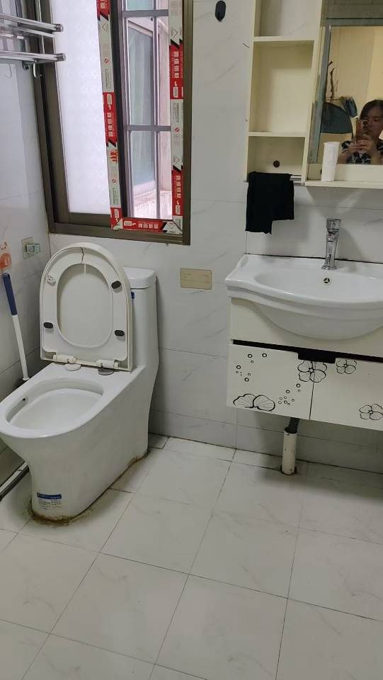 蓝天公寓临街一室 家电齐全拎包住