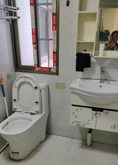 蓝天公寓临街一室 家电齐全拎包住