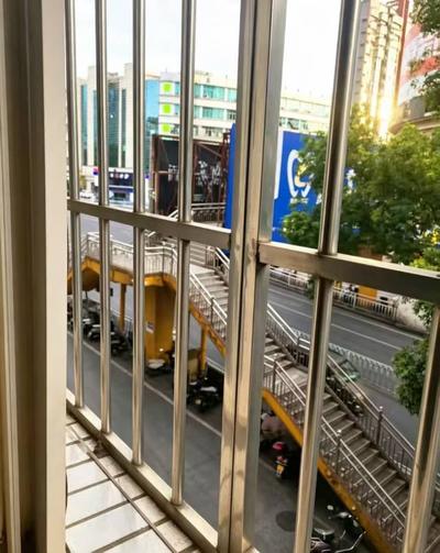 出租矿务局二楼三房两厅 拎包入住