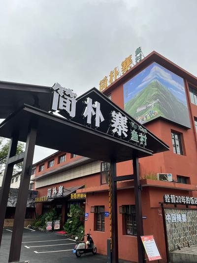 招聘服务员 包吃住